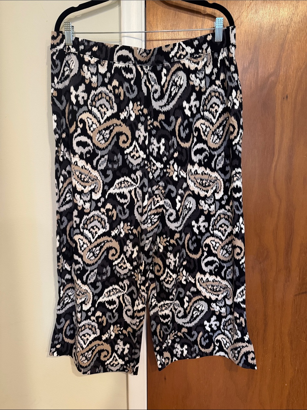 Denim and Co Beach Cropped Wide-Leg Pants -Black Paisley.